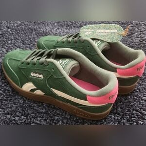 NWOT Reebok Sneakers